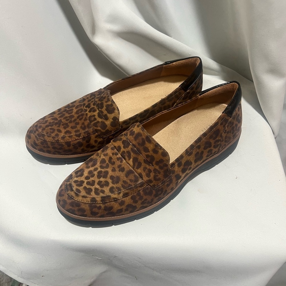 Dr. Scholl's Nice Day Leopard Print Women's Loafers - Picture 2 of 8